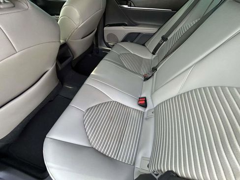 Used 2018 Toyota Camry SE FWD image 11