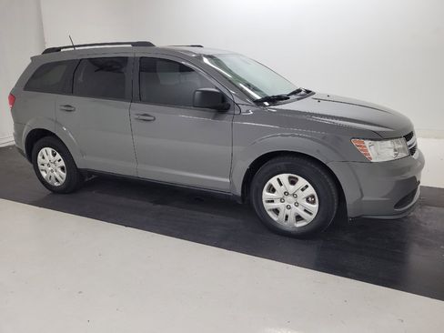 Used 2020 Dodge Journey SE w/ SE Popular Equipment Group FWD image 11