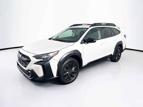 Used 2025 Subaru Outback Onyx Edition image 3