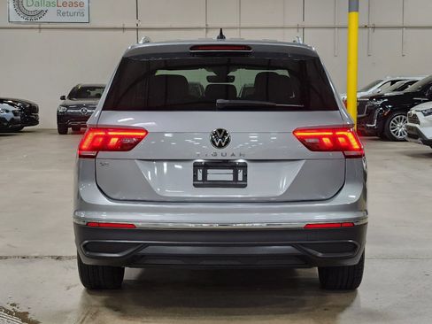 Used 2022 Volkswagen Tiguan SE FWD image 10