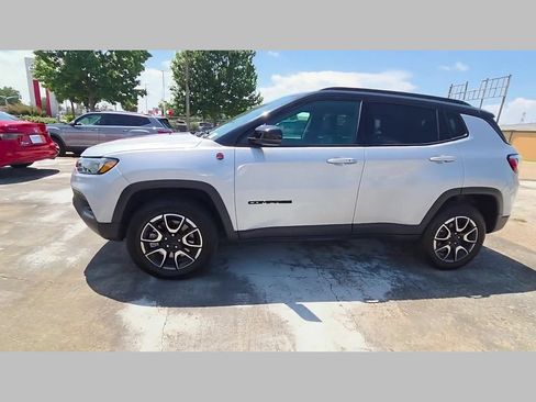 Used 2024 Jeep Compass Trailhawk AWD/4WD image 42