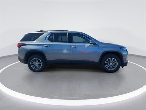 Used 2023 Chevrolet Traverse LT image 9