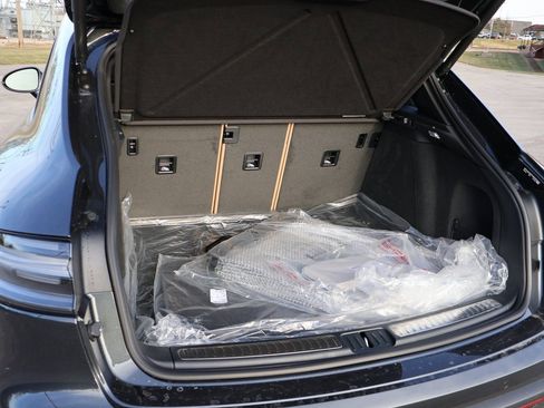 New 2026 Porsche Macan image 17