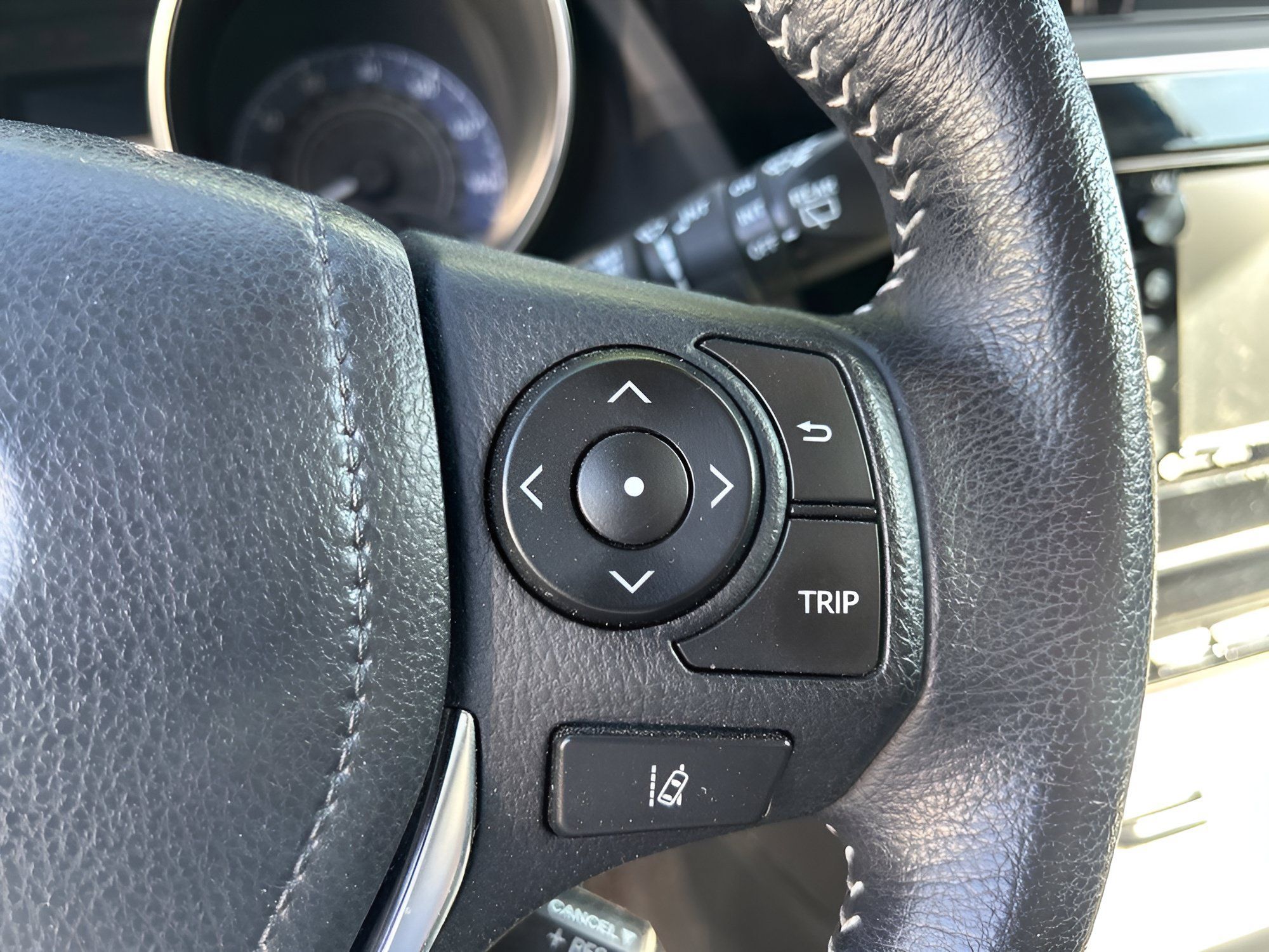 Used 2018 Toyota Corolla iM w/ All-Weather Mat Package FWD image 22