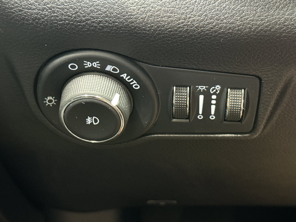 Used 2024 Jeep Compass Latitude AWD/4WD image 29