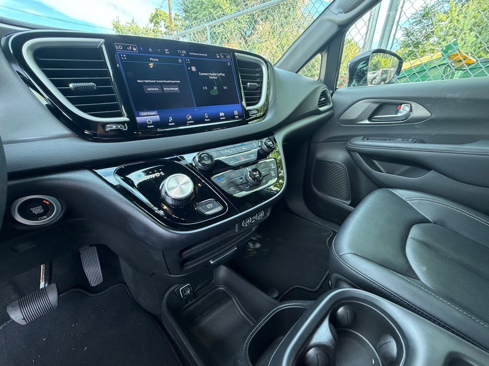 Used 2025 Chrysler Pacifica Select FWD image 43
