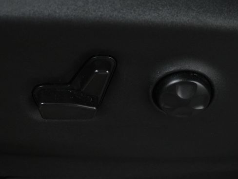 Used 2024 Chrysler Pacifica Touring-L FWD image 14