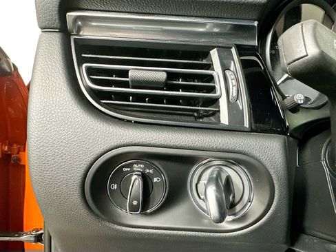 Used 2024 Porsche Macan image 11