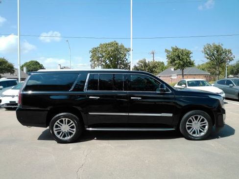 Used 2018 Cadillac Escalade ESV 4WD image 5