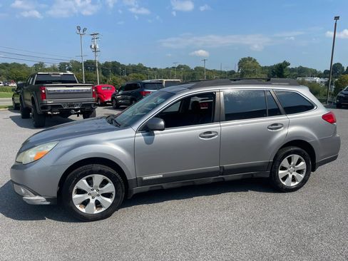 Used 2011 Subaru Outback 2.5i Limited w/ PWR Moonroof Pkg AWD/4WD image 17