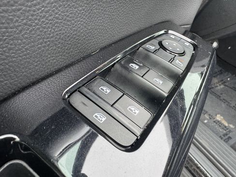 Used 2022 Nissan Pathfinder SV image 10