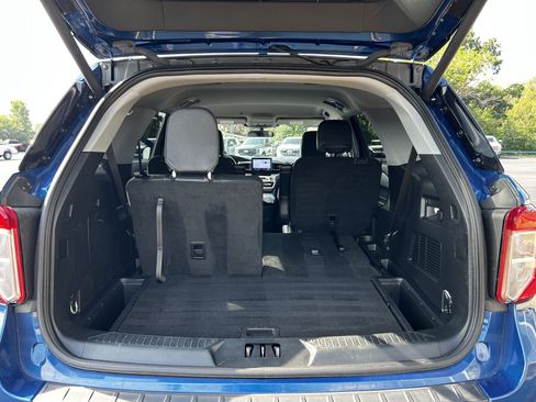 Used 2023 Ford Explorer XLT w/ Equipment Group 202A AWD/4WD image 21