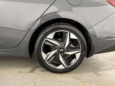 Used 2023 Hyundai Elantra Limited image 5