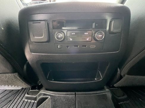 Used 2018 GMC Yukon SLT w/ Premium Edition AWD/4WD image 23