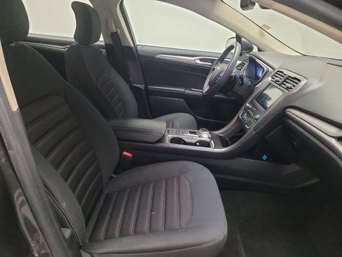 Used 2019 Ford Fusion SE image 21