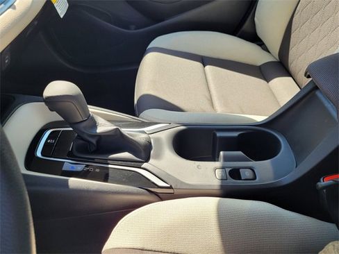 Used 2025 Toyota Corolla LE image 36