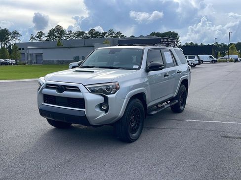 Used 2021 Toyota 4Runner Venture w/ Moonroof Package AWD/4WD image 3