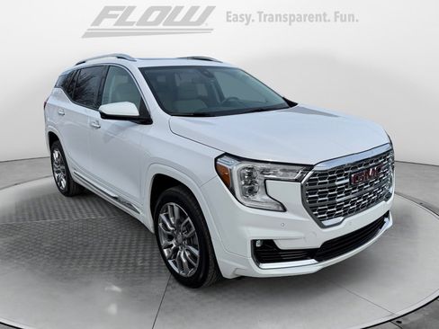 Used 2022 GMC Terrain Denali image 1