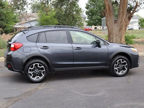 Used 2017 Subaru Crosstrek 2.0i Premium AWD/4WD image 4