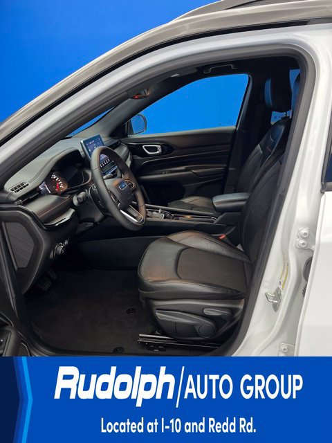 Used 2025 Jeep Compass Trailhawk w/ Trailer Tow Group AWD/4WD image 15
