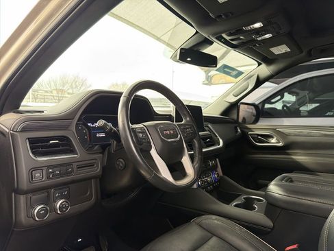 Used 2021 GMC Yukon XL SLT w/ SLT Premium Package image 7
