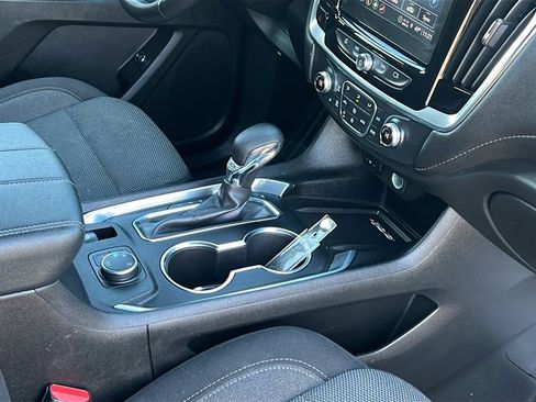 Used 2022 Chevrolet Traverse LT image 13