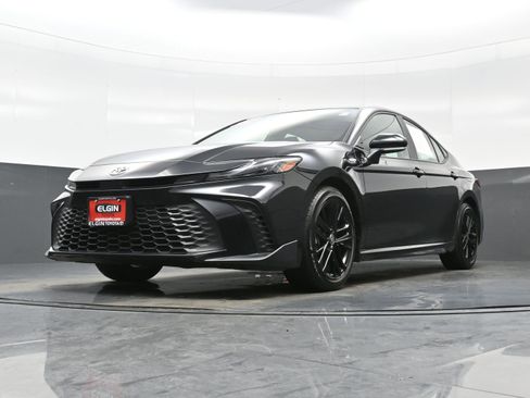 Used 2025 Toyota Camry SE image 27