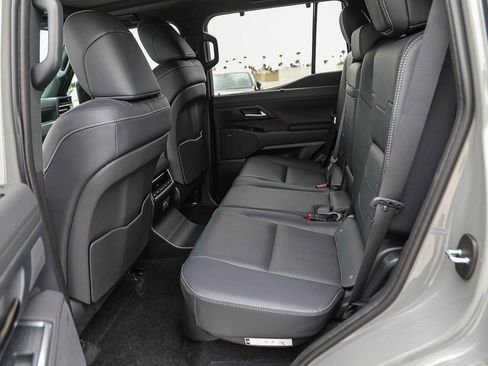 Used 2026 Lexus GX 550 w/ Cold Area Package AWD/4WD image 9