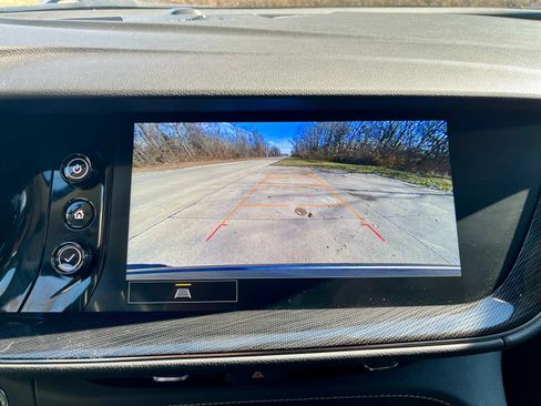 Used 2023 Buick Envision Essence image 26