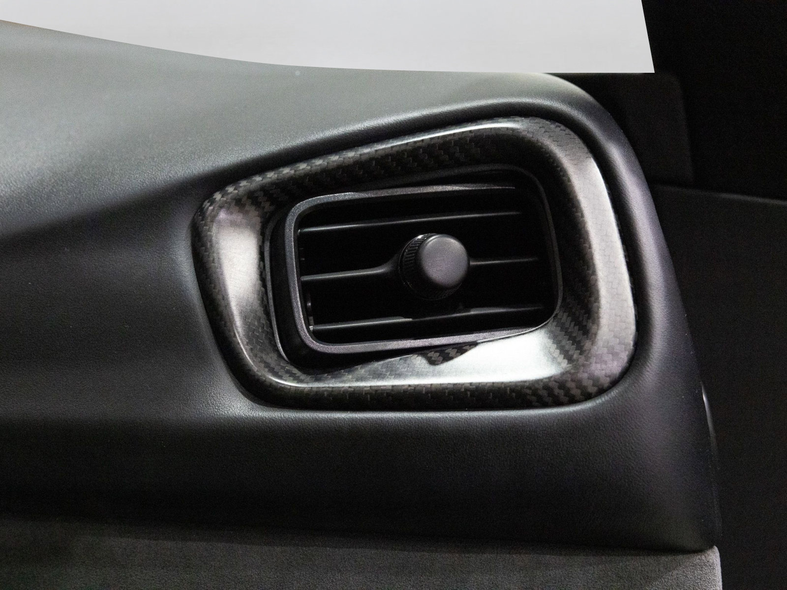 Used 2023 Aston Martin V8 Vantage Roadster RWD image 39