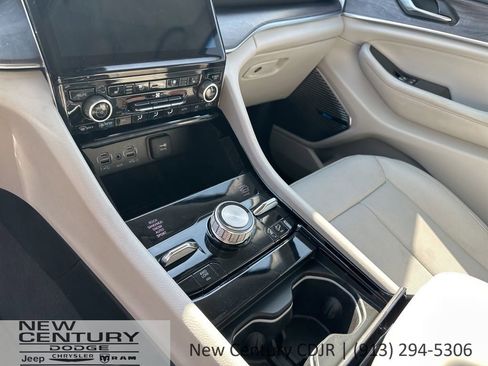 Used 2022 Jeep Grand Cherokee L Overland image 9