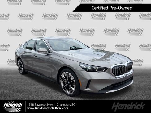 Used 2025 BMW 530i RWD image 1
