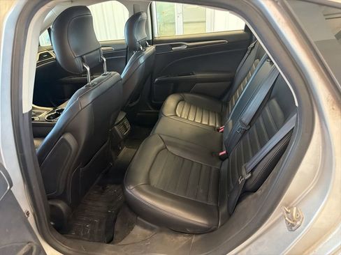 Used 2014 Ford Fusion SE w/ Equipment Group 202A FWD image 18