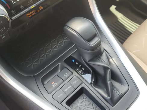 Used 2022 Toyota RAV4 XLE image 30