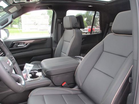 New 2026 GMC Yukon Elevation w/ Elevation Premium Package AWD/4WD image 11