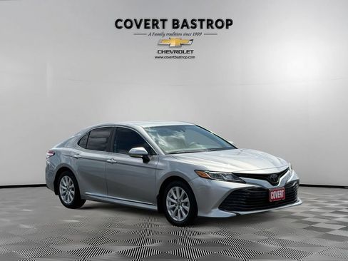 Used 2020 Toyota Camry LE FWD image 8