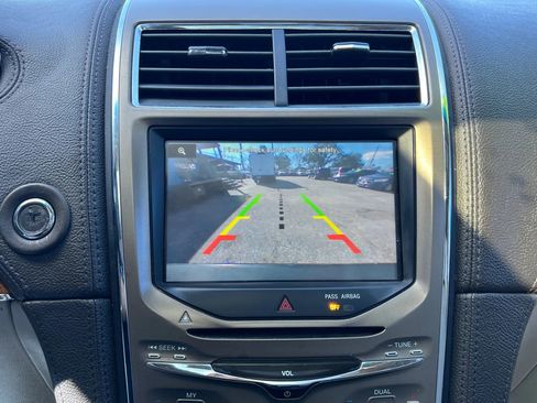 Used 2012 Lincoln MKX FWD image 19