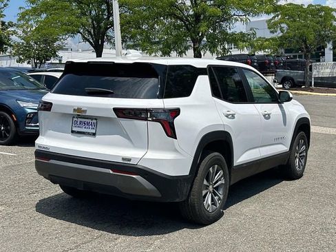 New 2026 Chevrolet Equinox LT image 2