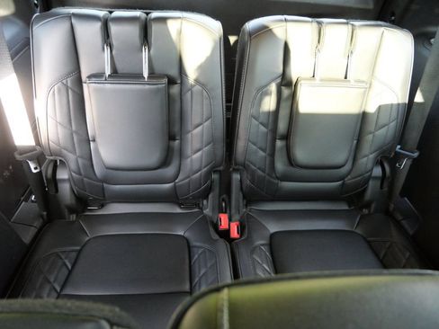 Certified 2017 Ford Explorer Platinum AWD/4WD image 15