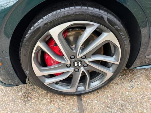 Used 2025 Bentley Flying Spur Plug-In Hybrid image 42