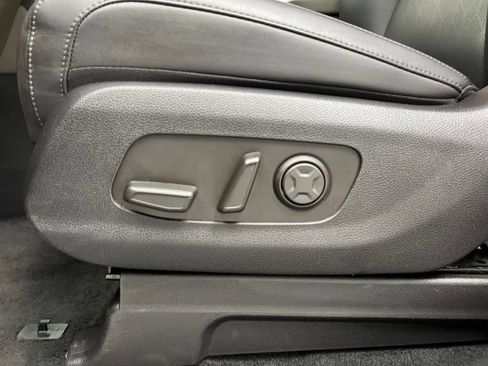 Used 2026 Kia Carnival LXS FWD image 13