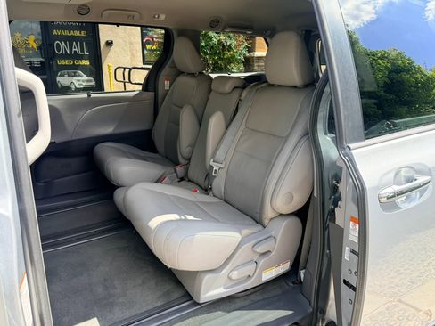 Used 2015 Toyota Sienna XLE Premium image 12