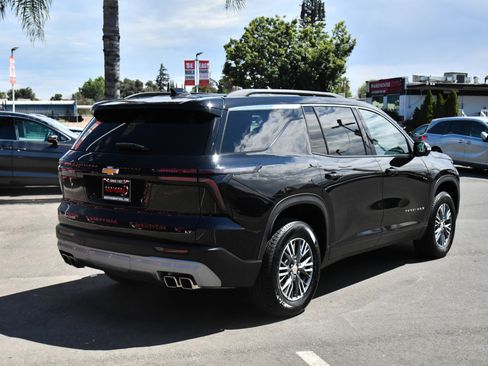 Used 2024 Chevrolet Traverse LT FWD image 8