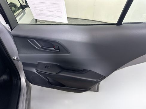 Used 2025 Toyota Prius LE FWD image 28