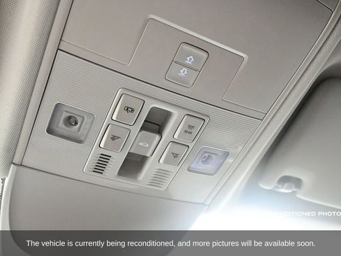 Used 2023 Volkswagen Taos SE w/ Panoramic Sunroof Package image 24