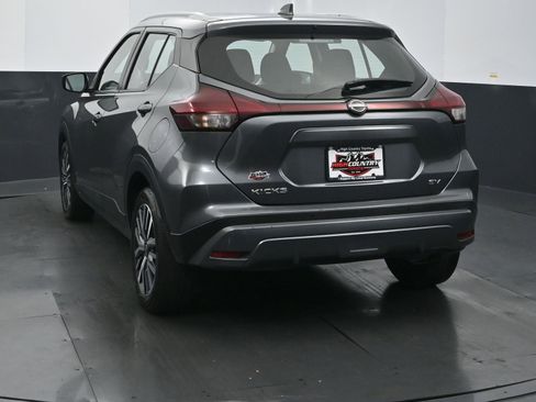Used 2022 Nissan Kicks SV image 4