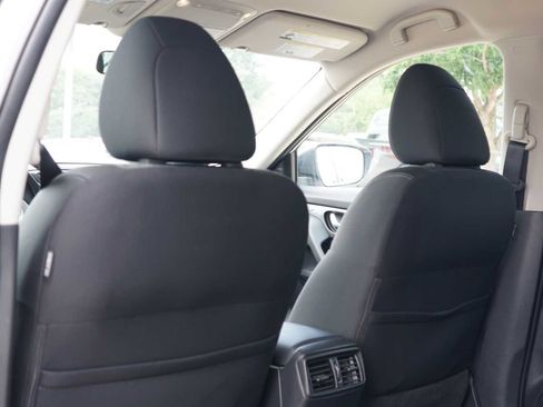 Used 2019 Nissan Rogue SV FWD image 21