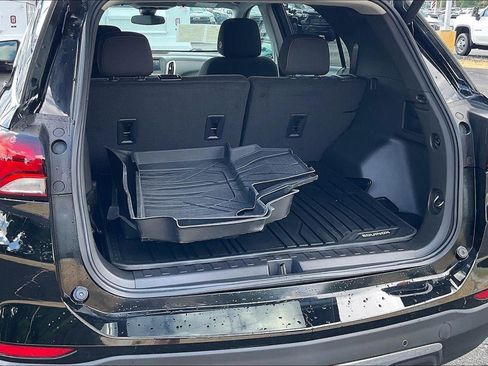 Used 2024 Chevrolet Equinox LT w/ LPO, Floor Liner Package FWD image 4