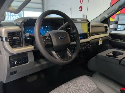 New 2026 Ford F250 XLT w/ XLT Premium Package AWD/4WD image 10