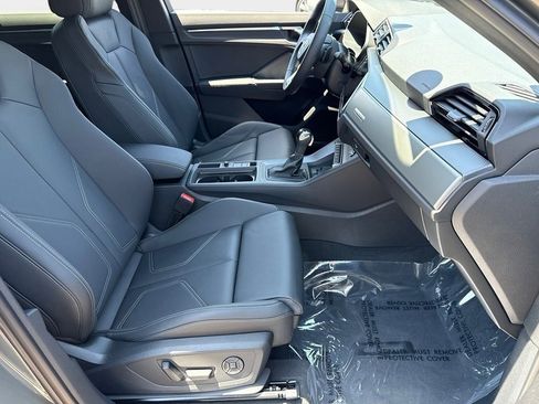 Certified 2025 Audi Q3 2.0T Premium w/ Convenience Package image 10